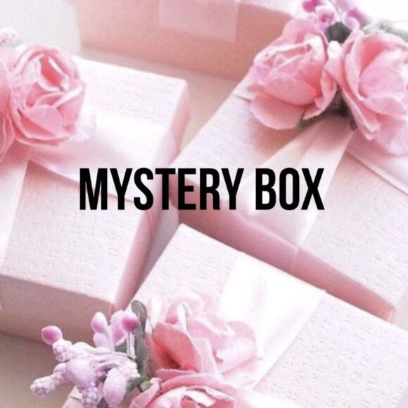 5 PIECE Women's Jewelry Mystery Box - Picture 2 of 2